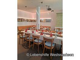 Café Marie Kirchberg - Gastraum mit gedeckter Tafel